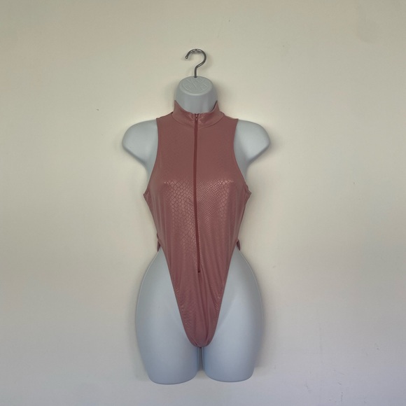 Pink bodysuit - Picture 3 of 7